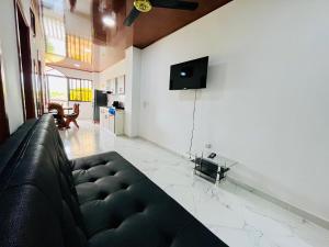 TV a/nebo společenská místnost v ubytování Aparta Hotel Horinthia