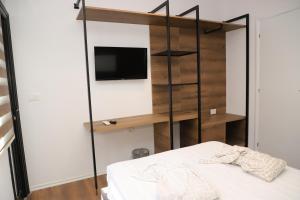 Postel nebo postele na pokoji v ubytování Villa Flower Berat