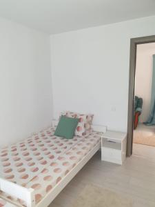 Ένα ή περισσότερα κρεβάτια σε δωμάτιο στο Housing VaduCrisului casa GenySa