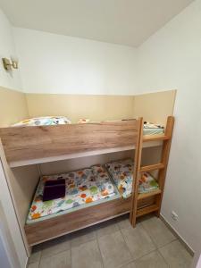 Postel nebo postele na pokoji v ubytování Aqua Azur Apartman