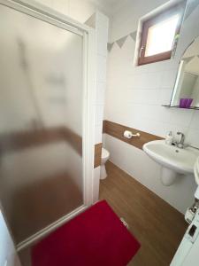 Koupelna v ubytování Aqua Azur Apartman