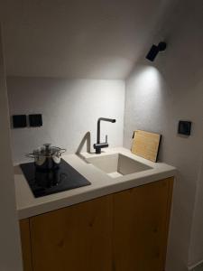 A cozinha ou cozinha compacta de EJ Boutique Suites