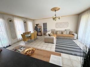 Posezení v ubytování Aqua Azur Apartman
