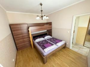 Postel nebo postele na pokoji v ubytování Aqua Azur Apartman