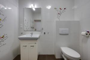 Koupelna v ubytování Marina- pokoje nad morzem + 39 fotografií