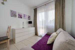 TV a/nebo společenská místnost v ubytování Marina- pokoje nad morzem