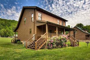 Gallery image of Riverside Retreat Cabin w Hot Tub & Fire Pit in Cosby +65 photos