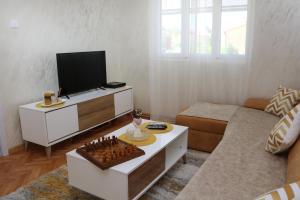 Μια τηλεόραση ή/και κέντρο ψυχαγωγίας στο Villa Amaris Boka bay