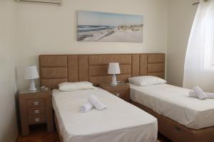 Ένα ή περισσότερα κρεβάτια σε δωμάτιο στο Villa Amaris Boka bay +20 φωτογραφίες