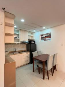 Η κουζίνα ή μικρή κουζίνα στο Sm uptown 1 bedroom condo primamera residence cagayan de oro city