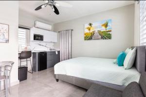 a bedroom with a large bed and a kitchen at Ocean pearl 2 in San Juan