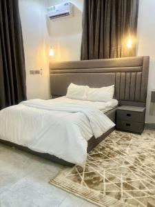 Postel nebo postele na pokoji v ubytování Whitehouse apartment