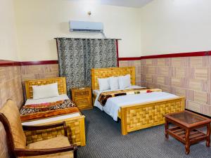 Katil atau katil-katil dalam bilik di Swiss Cottage Hotel Chilas