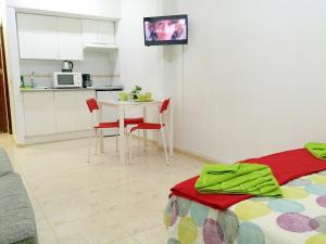 A kitchen or kitchenette at Estudio Las Huertas