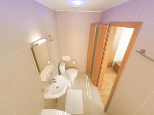 BaltHouse Apartments tesisinde bir banyo