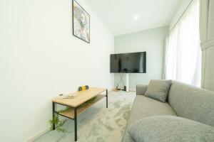 TV a/nebo společenská místnost v ubytování Hachiken House