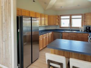 Dapur atau dapur kecil di Updated Listing! 4 min to Beach, Pool, Spa, Games