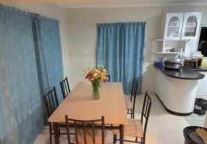 Cucina o angolo cottura di Fiji Sky City近機場商圈可做飯有冷氣