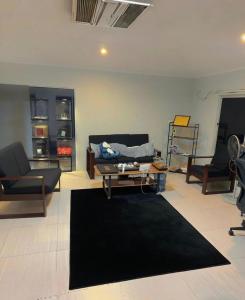Area soggiorno di Fiji Sky City近機場商圈可做飯有冷氣