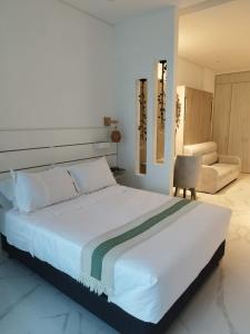 Una cama o camas en una habitación de Patty del Mar Suites 21 fotos más