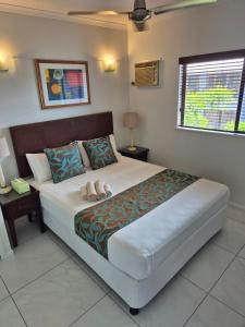 a bedroom with a large bed and a window at Cairns Central Atrium Apartments & Studio in Cairns +20 photos