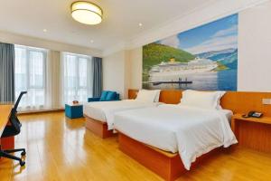 Postel nebo postele na pokoji v ubytování Linjiang International Cruise Hotel Baoyang Road