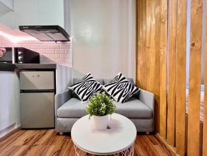 Una cocina o cocineta en 1BR Condotel Ridgewood Towers Near BGC Airport #RW17