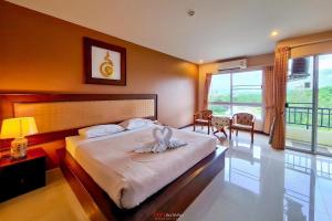 Postel nebo postele na pokoji v ubytování Madina Rayong Hotel