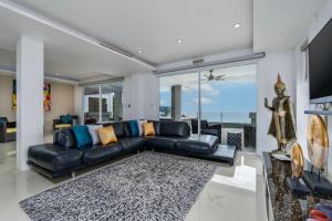 Televiisor ja/või meelelahutuskeskus majutusasutuses The Blue Bay Experience