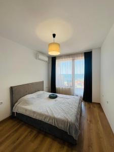 A bed or beds in a room at Sea View Rental Front Beach