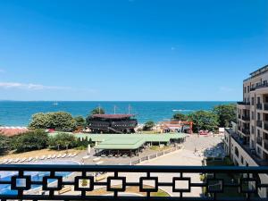 A general sea view or a sea view taken from Az apartmant
