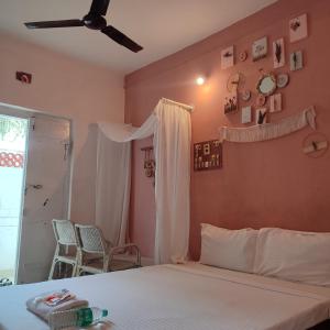 Postel nebo postele na pokoji v ubytování Vanam Pool Stay