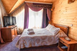 Postel nebo postele na pokoji v ubytování Затишний готель "Едем"