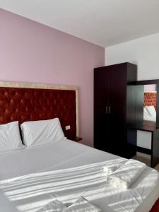 Postel nebo postele na pokoji v ubytování Apartamente Antoni Shengjin
