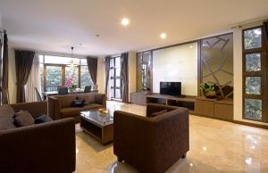 TV a/nebo společenská místnost v ubytování Midtown Residence Simatupang Jakarta
