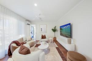 Μια τηλεόραση ή/και κέντρο ψυχαγωγίας στο Urban Getaway Bargara Central