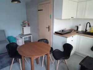 Kuchnia lub aneks kuchenny w obiekcie Domek w Chmurach