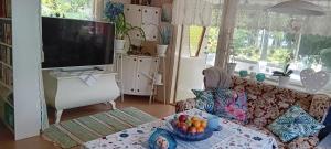 a living room with a couch with a bowl of fruit at Strandvikstugan in Väse
