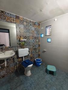 Et badeværelse på Krishna Garden and Resort