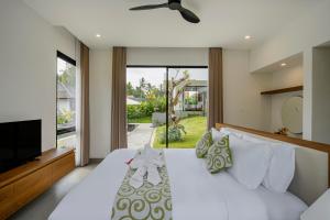 เตียงในห้องที่ September Ends Villa Ubud +58 ภาพ
