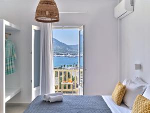 Postel nebo postele na pokoji v ubytování Akrotiri Hotel + 37 fotografií