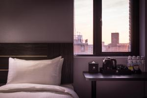 Postel nebo postele na pokoji v ubytování Yi Su Hotel-Taipei Ningxia