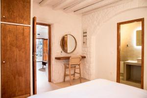 Кровать или кровати в номере Agnanti Mountain & Sea Hideaway