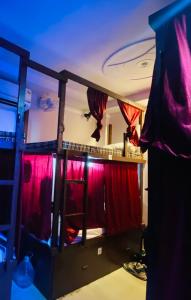 Ένα ή περισσότερα κρεβάτια σε δωμάτιο στο Cozy Inn Hostel