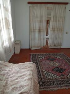 Una cama o camas en una habitación de Lorenzo Budget Hostel
