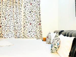 Area soggiorno di Bashaw Residency Top Rated In Srinagar Only 6 Kms from Srinagar International Airport And Only 5 Kms From Srinagar Railway Station