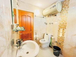 Bagno di Bashaw Residency Top Rated In Srinagar Only 6 Kms from Srinagar International Airport And Only 5 Kms From Srinagar Railway Station