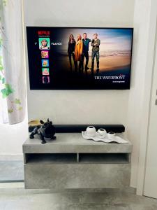 a poster of a movie hanging on a wall at Il Rifugio Nel Vicolo in Subiaco +29 photos
