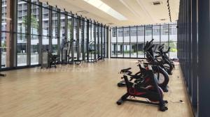 Fitness centrum a/nebo fitness zařízení v ubytování 168 Park Residence by HomeBrickz