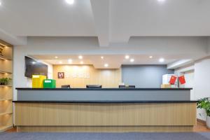 Preddverje oz. recepcija v nastanitvi Home Inn-Wuhan Yellow Crane Tower Epiphyllum Forest Huayi Select Hotel